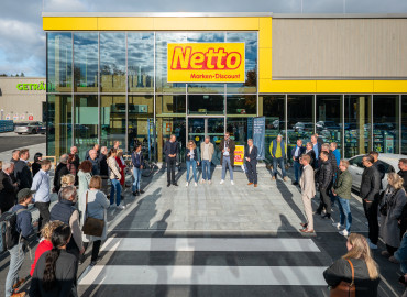 Ratisbona eröffnet Leuchtturmprojekt im Lebensmitteleinzelhandel: innovative  Holzmärkte von Netto und Markgrafen in Creußen